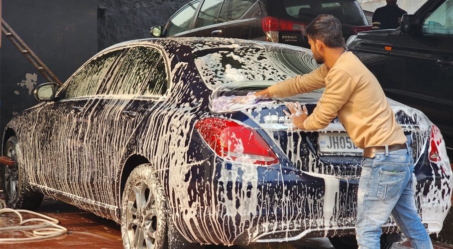 Car wash stations face crackdown amid water crisis