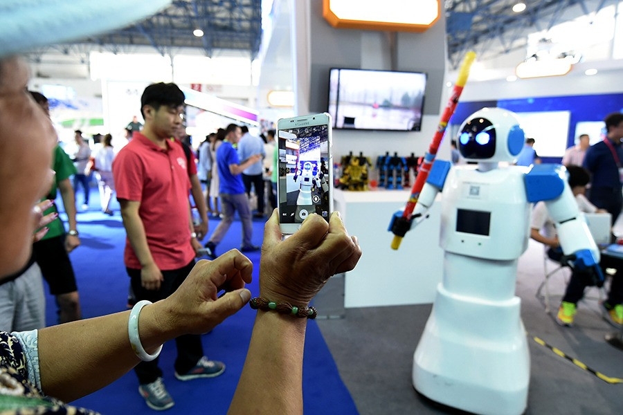 Black tech catching eyes at International hi-tech expo