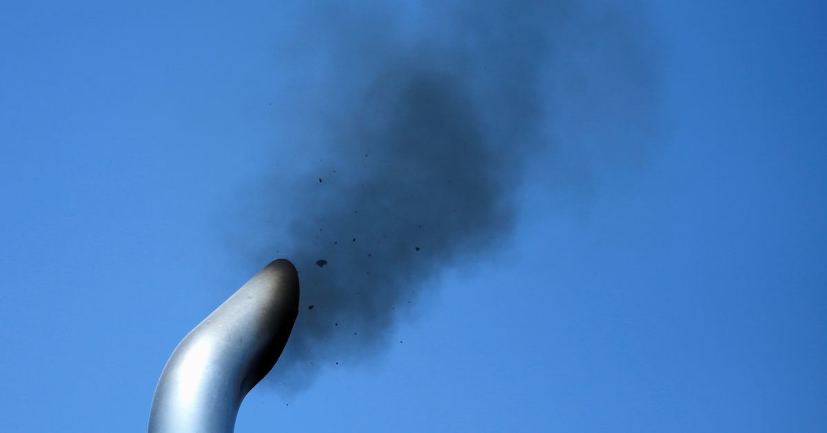 Smoke blankets Jaranwala as factories flout laws