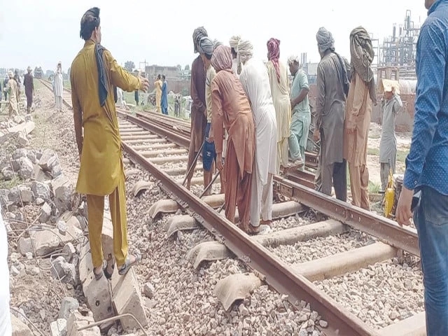 In 2nd accident Pak Business Express derails in Lahore