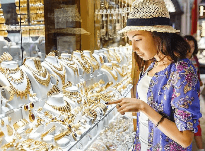 UAE gold buyers turn to smart instalment plans amid rising prices
