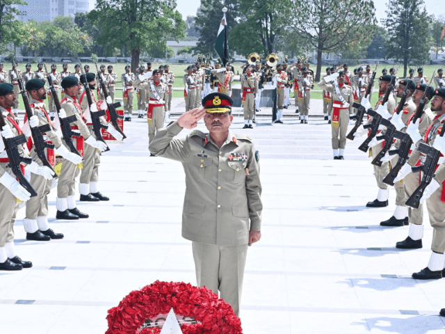 Field Marshal Asim Munir pays homage to martyrs at GHQ ceremony