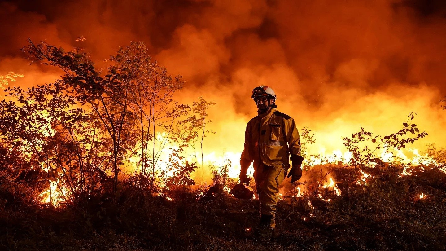 Fires break out as Europe heatwave intensifies