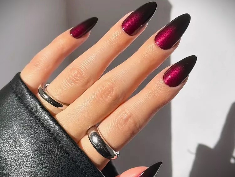 17 Darkly Romantic Goth Almond Nail Designs
