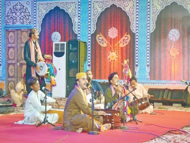 Folk maestros light up Bhittai Melo