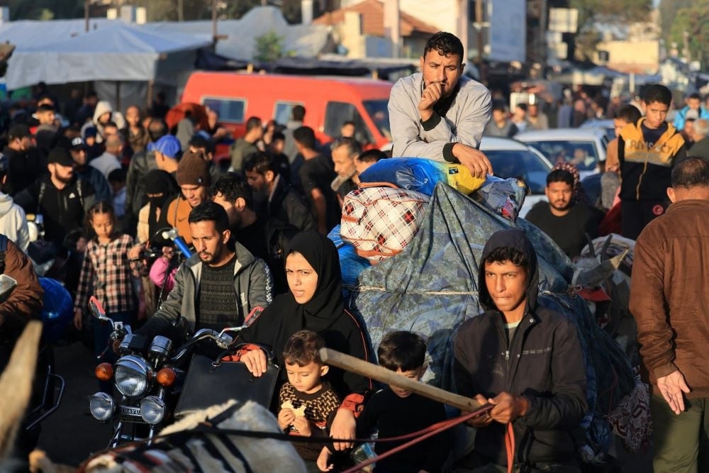 Thousands of Palestinians blocked from returning home in Gaza