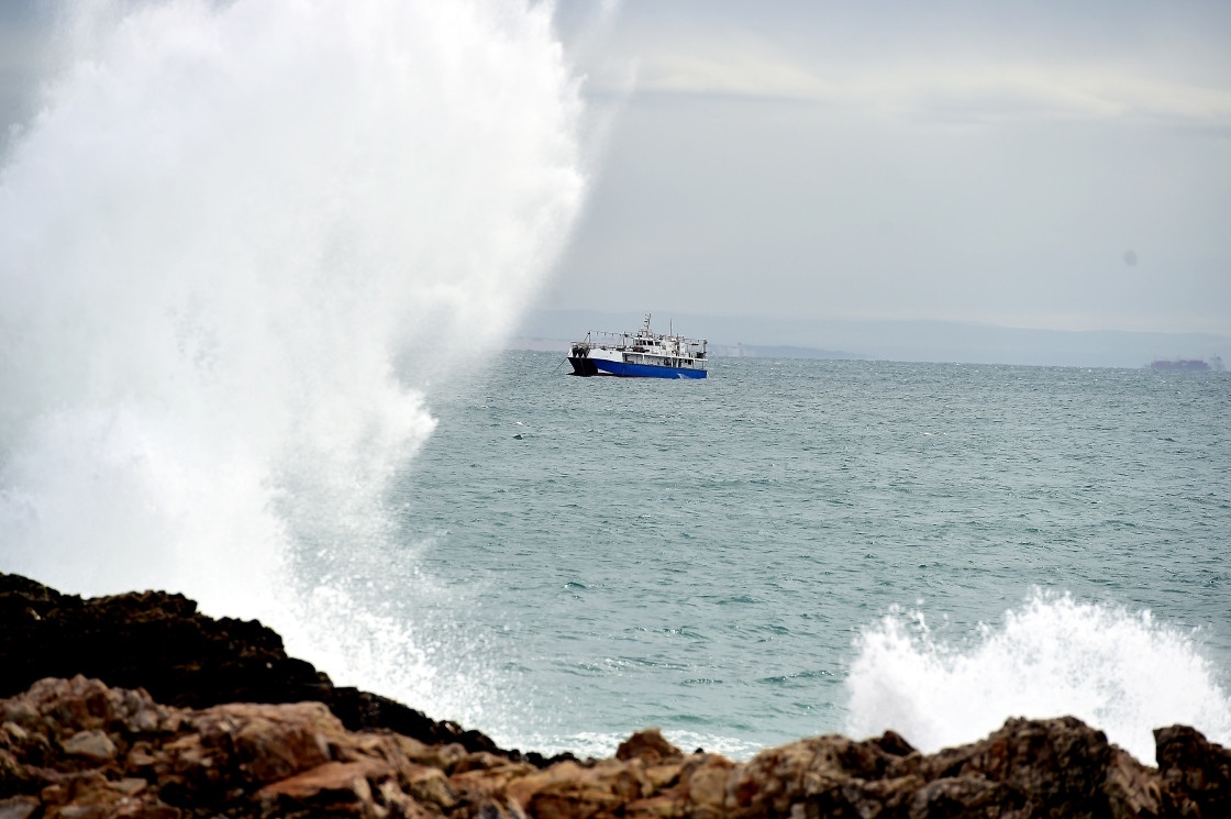 Chinese sailors missing off Ghana in suspected pirate attack