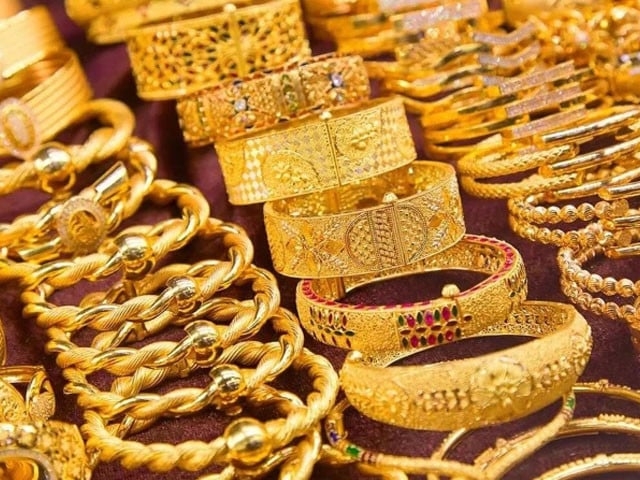 Gold prices slide further in Pakistan amid global market dip