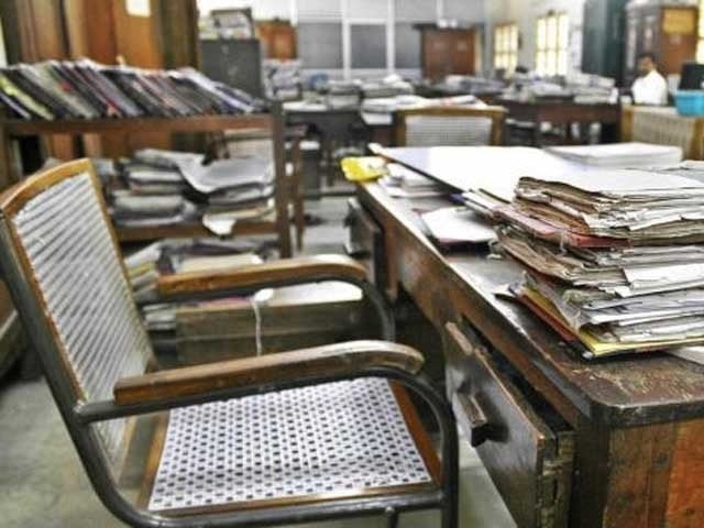 Clerks protest pension cuts, allowance freeze