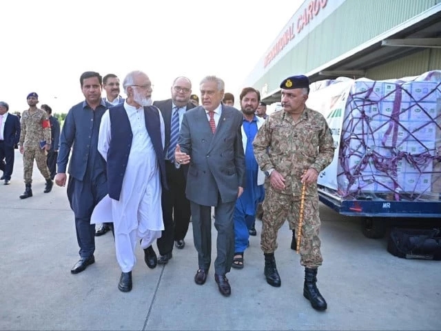 Pakistan dispatches 100 tonnes of aid to Gaza under PM's directive