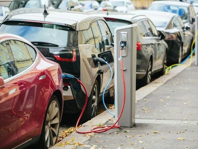 Govt considers levy on gasoline-powered cars to promote electric vehicles