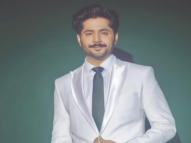 Imran Ashraf encounters young fans in road traffic