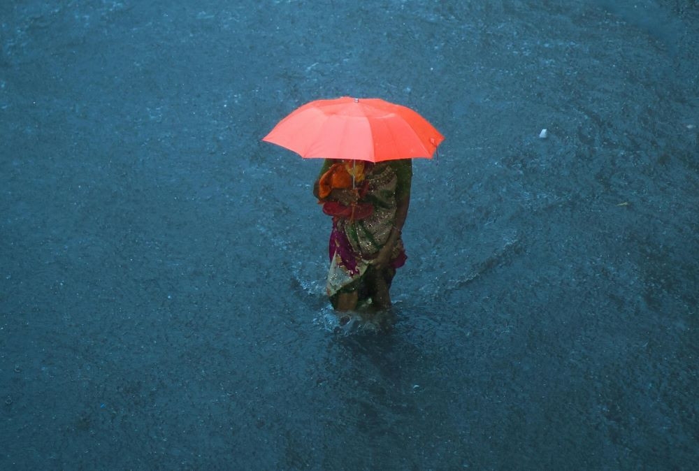 India's monsoon rains arrive 8 days early, earliest in 16 years