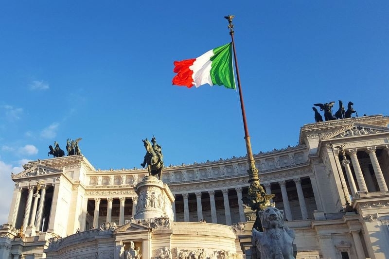 Italy's immigration and emigration both soaring