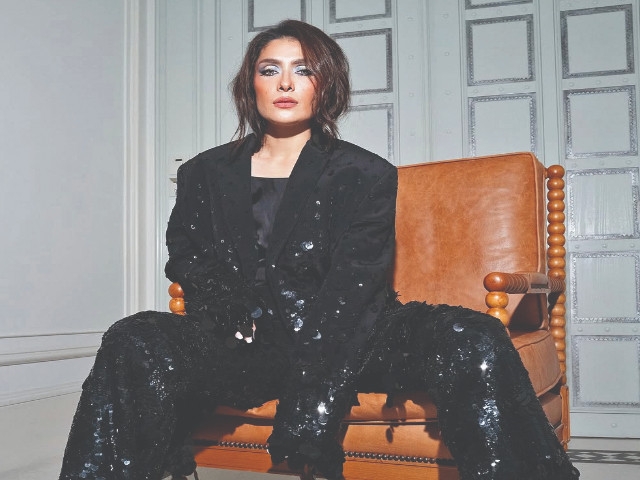 Ayeza Khan glitters in black