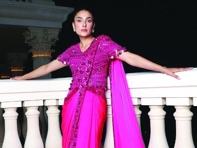Ayeza Khan dazzles in Barbie pink ensemble