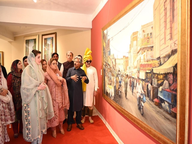 CM asks aides to prepare artistes welfare scheme