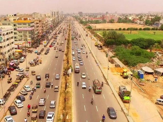 Karachi's University Road closed after water pipeline damaged during BRT work