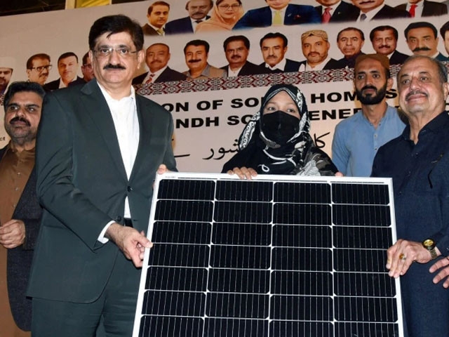 Sindh starts distributing solar systems to 200,000 low-income families