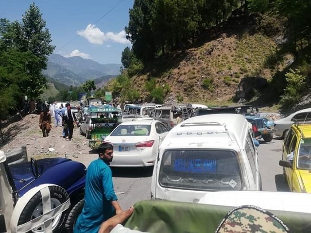 Tourists flock to scenic destinations on Eid