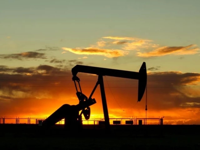 Oil and gas output hits 20-year low