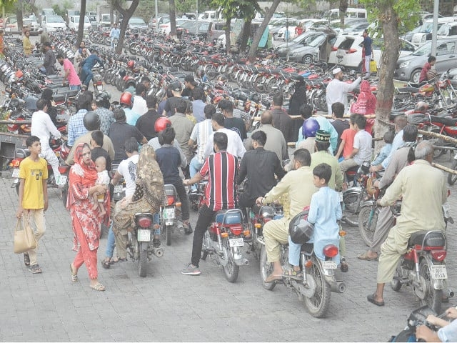 Rain draws crowds to parks