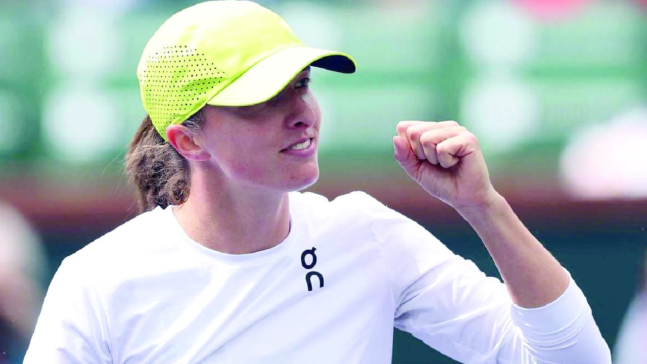 Swiatek, Sabalenka into French Open last 16