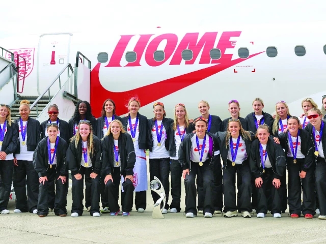 London parade welcome Eng after Euro win