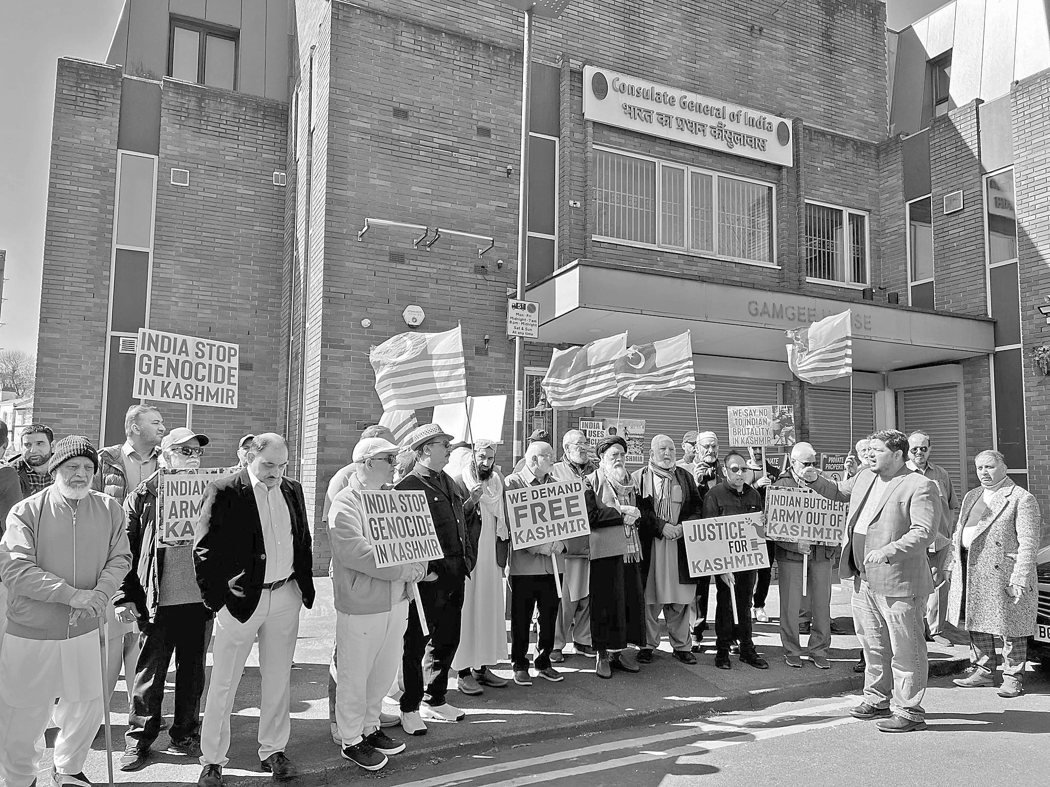 British Kashmiris stage protest outside Indian Consulate