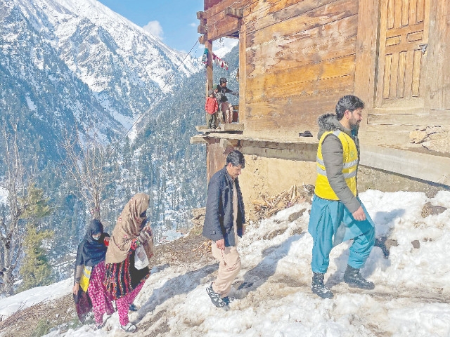 Polio workers undeterred by harsh weather