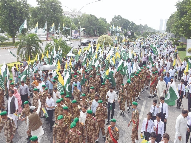 Rallies roar as Pakistan raises Kashmir cry