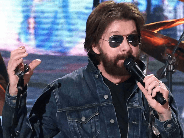 Ronnie Dunn leaves Brooks & Dunn concert mid-encore, sparking fan concern over health
