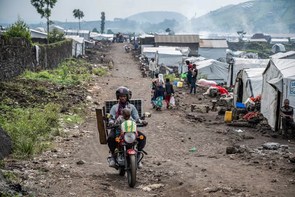 DR Congo officials meet M23 rebels