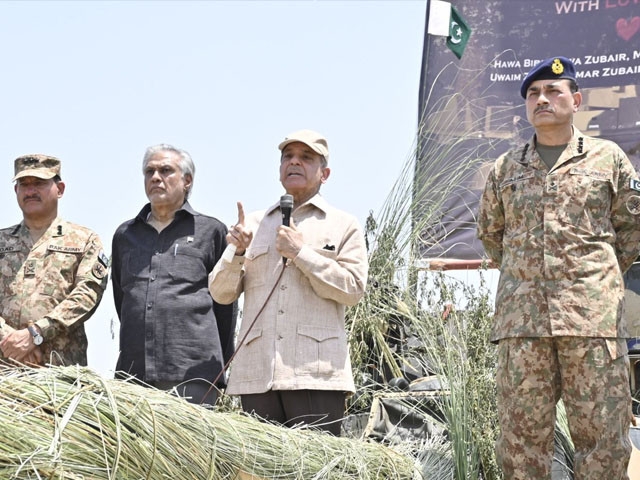 PM Shehbaz visits frontline Pasrur Garrisson, lauds armed forces' response to India
