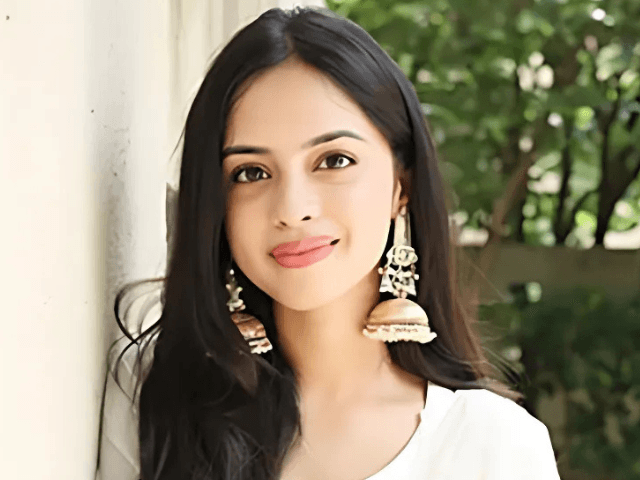 Nitanshi Goel wins Best Actress at IIFA 2025, beating Alia, Katrina, and Shraddha