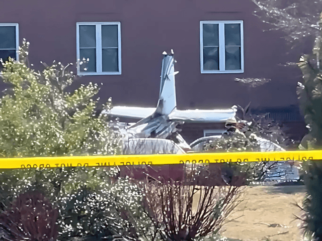 Single-engine plane crashes near Pennsylvania retirement home, 5 injured
