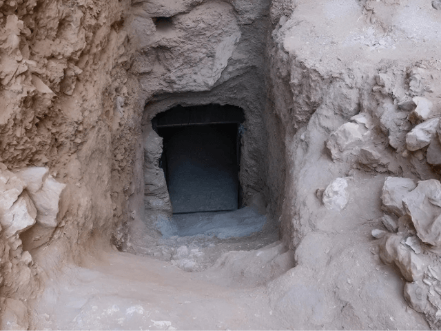 Archaeologists discover Thutmose II's tomb, first since King Tut in 1922