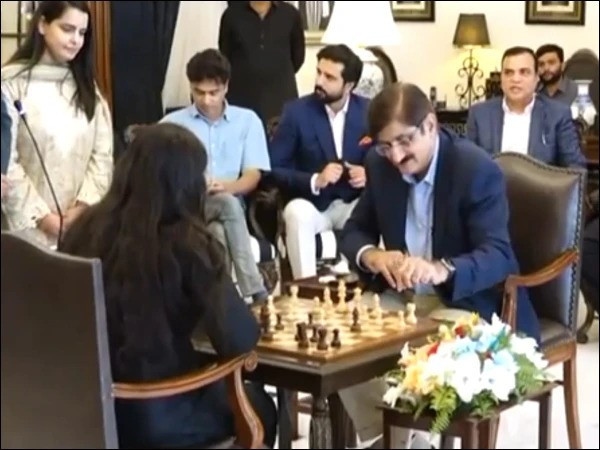 Teen champ checkmates CM