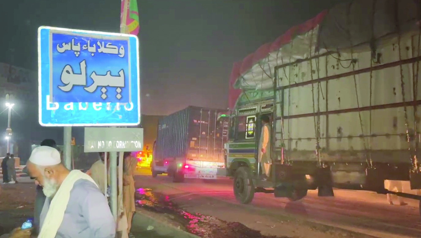 Roads reopen as canals sit-ins called off