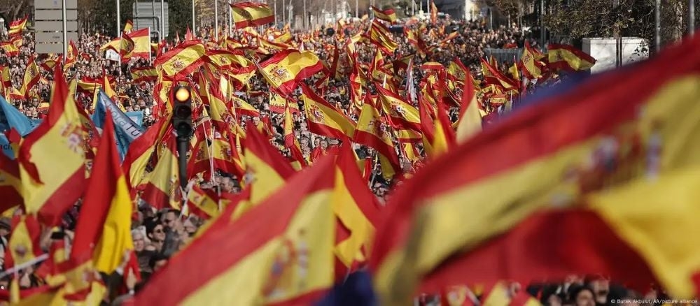 Tens of thousands rally in Spain for PM Sanchez to resign over corruption