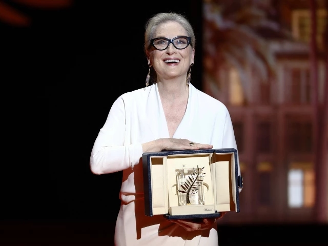 Meryl Streep draws crowds in heatwave as fans wait hours to see The Devil Wears Prada 2 set in New York