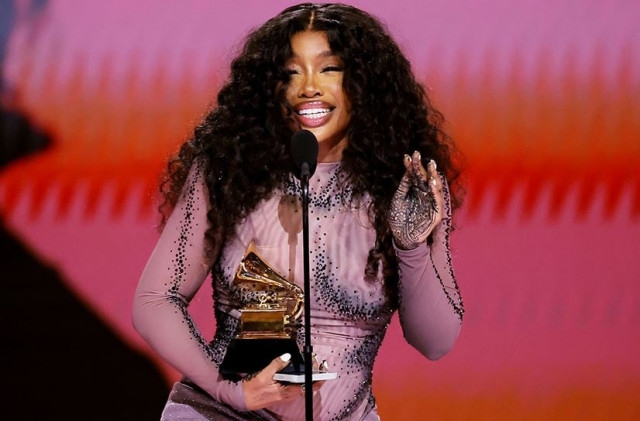 SZA responds to Nicki Minaj's shade by sharing receipts and referencing ignored feature requests