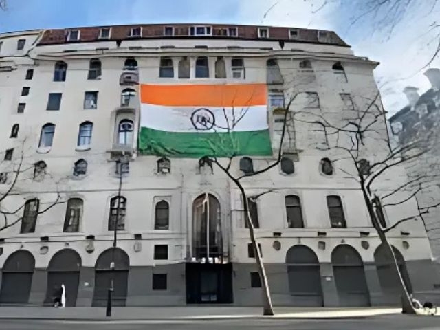 Pakistanis protest outside Indian High Commission in London