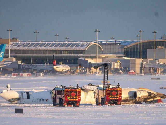 Investigators recover black boxes from Toronto plane crash site