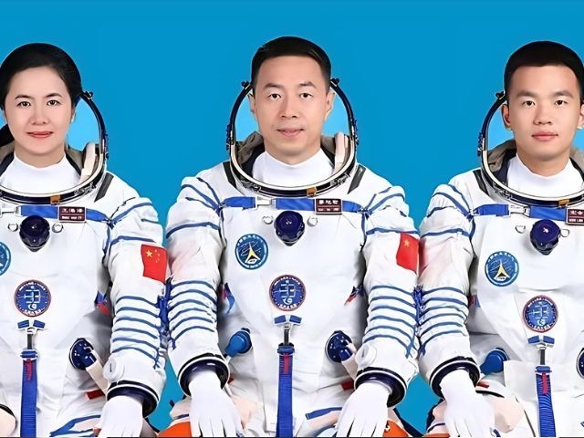 Chinese astronauts return after six-month mission on Tiangong
