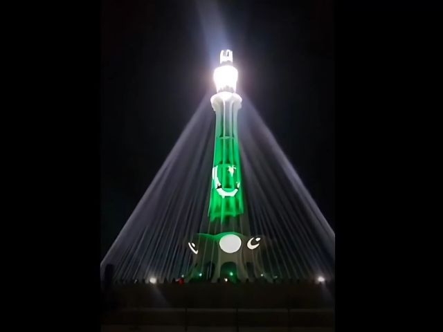 Pakistan Day: Pakistan's largest laser light show at Minar-e-Pakistan