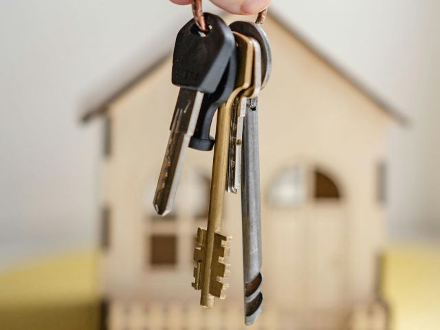 Who can apply for Ehsaas Apna Ghar scheme in Khyber-Pakhtunkhwa?