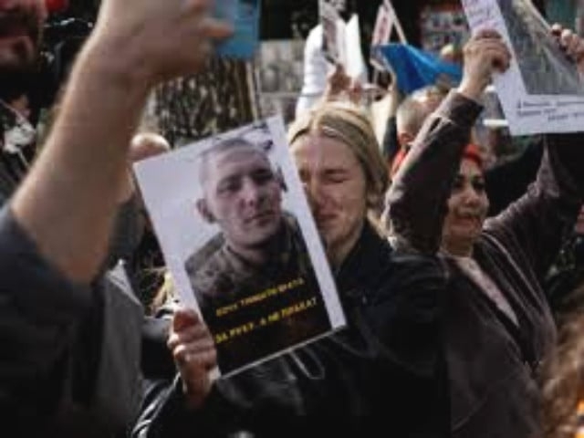 Ukrainians beg for news of missing soldiers