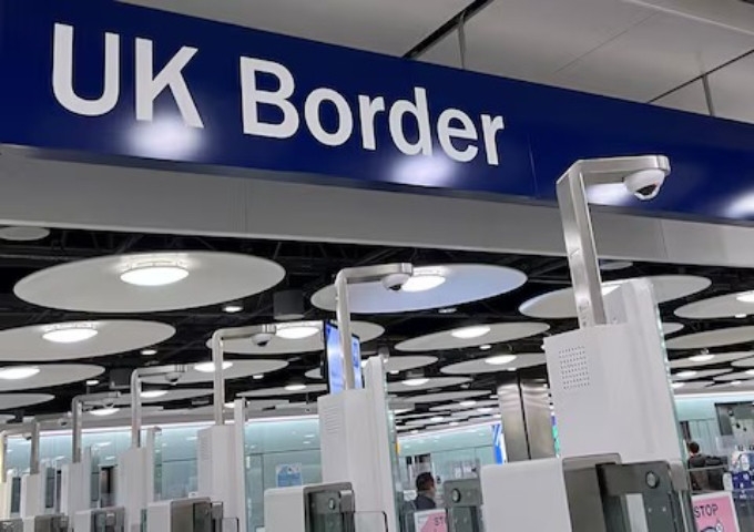 UK imposes online entry permit on Europeans
