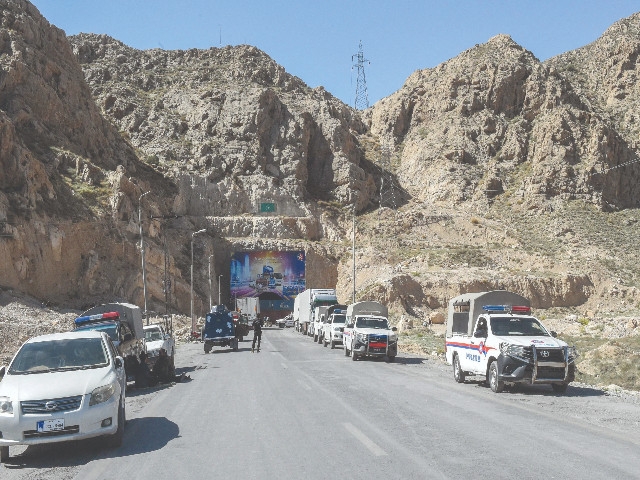 Govt threatens arrest if Akhtar Mengal enters Quetta